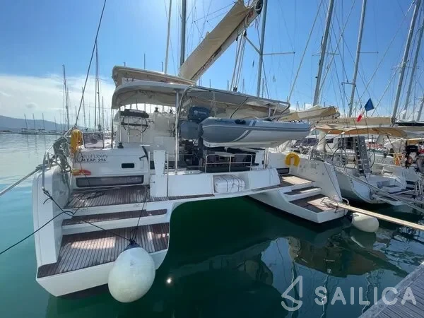 Lagoon 42 - Yacht Charter Sailica