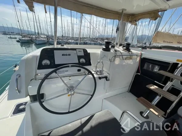 Lagoon 42 - Yacht Charter Sailica