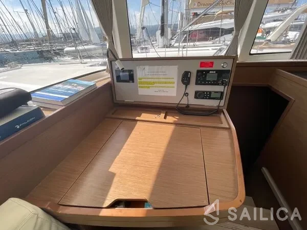 Lagoon 42 - Yacht Charter Sailica