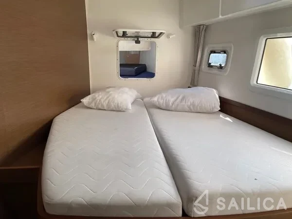 Lagoon 42 - Yacht Charter Sailica