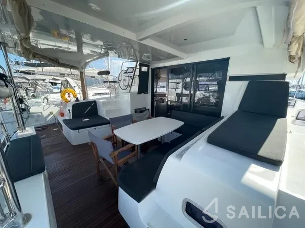 Lagoon 42 - Yacht Charter Sailica