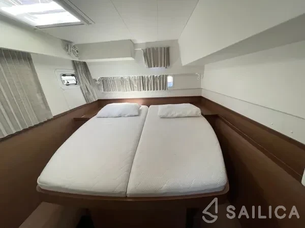 Lagoon 42 - Yacht Charter Sailica