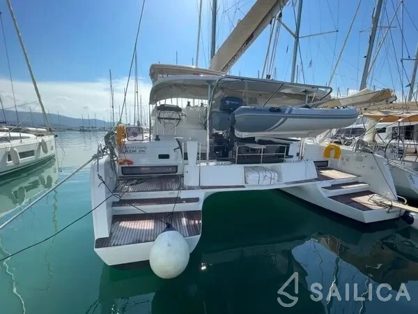 Lagoon 42 - Yacht Charter Sailica