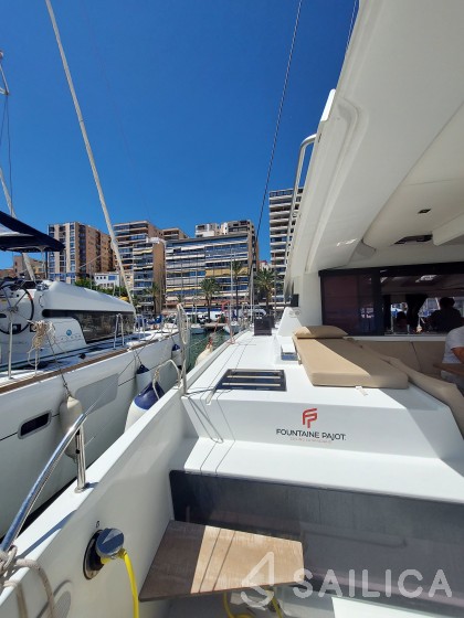 Elba 45 - Yacht Charter Sailica