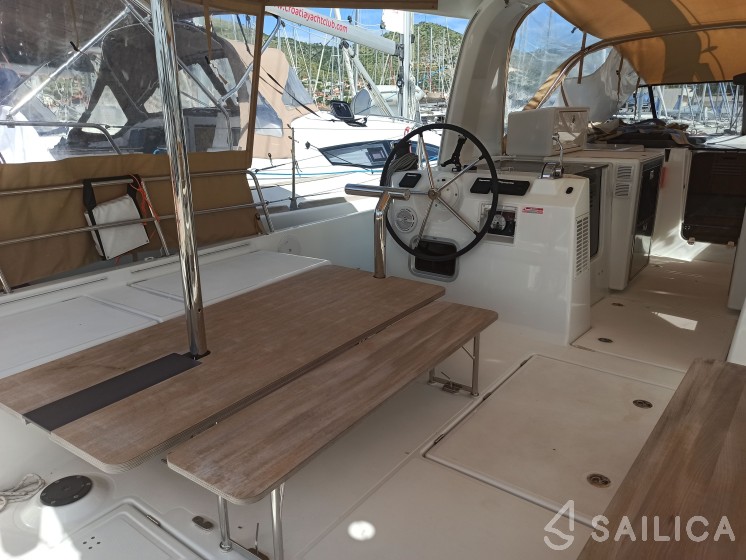 Sun Loft 47 - Yacht Charter Sailica