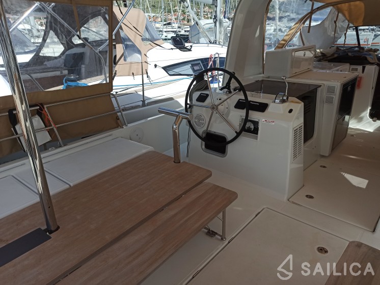 Sun Loft 47 - Yacht Charter Sailica
