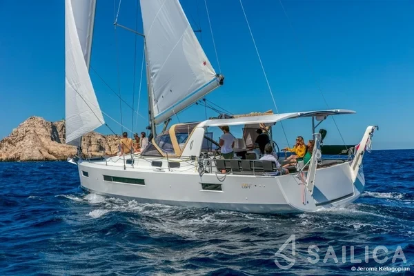 Sun Loft 47 - Yacht Charter Sailica