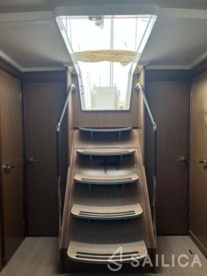 Oceanis 51.1 - Yacht Charter Sailica