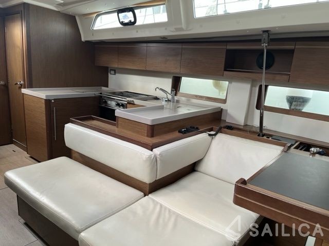 Oceanis 51.1 - Yacht Charter Sailica