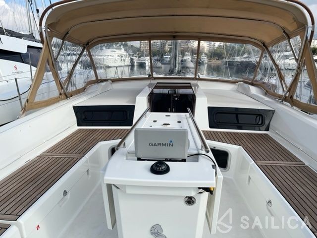 Oceanis 51.1 - Yacht Charter Sailica