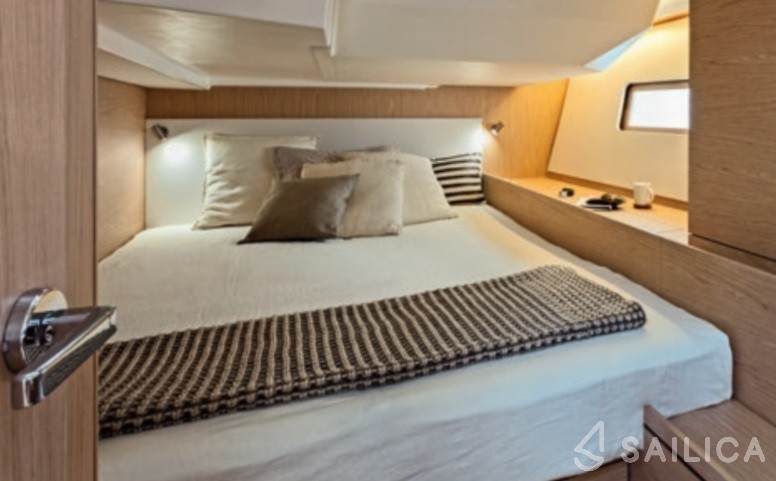 Oceanis 51.1 - Yacht Charter Sailica