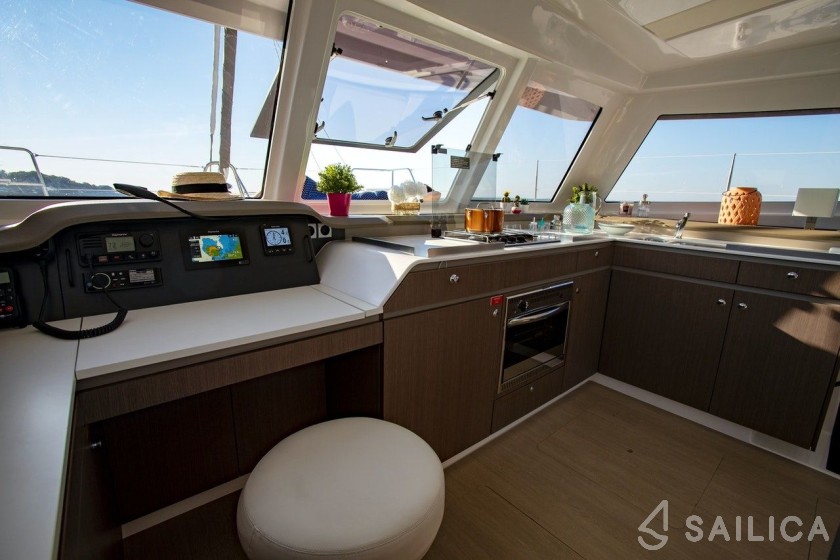 Bali Catspace - Yacht Charter Sailica