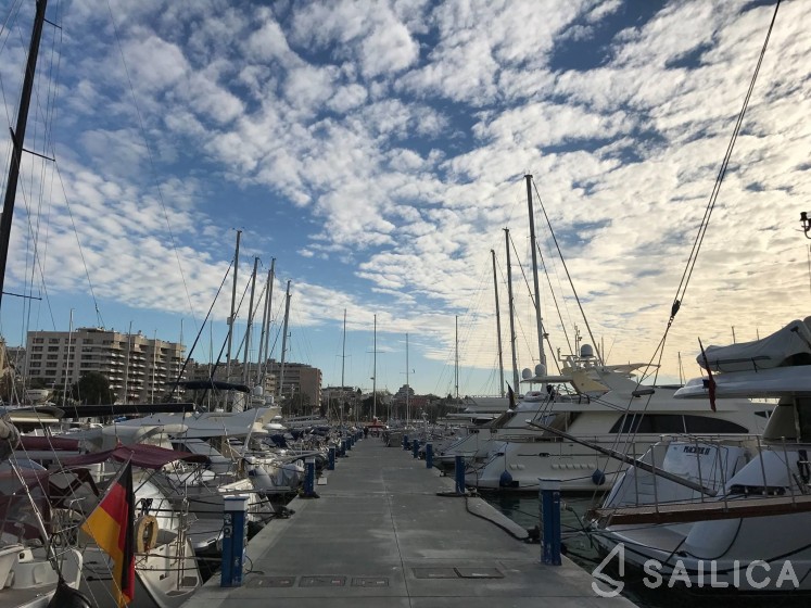 Bali Catspace - Yacht Charter Sailica