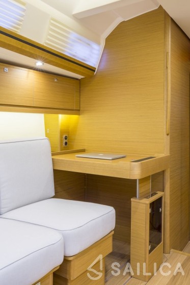 Dufour 520 GL - Yacht Charter Sailica
