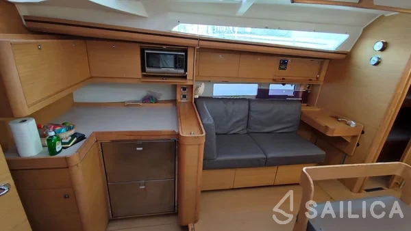 Dufour 520 GL - Yacht Charter Sailica