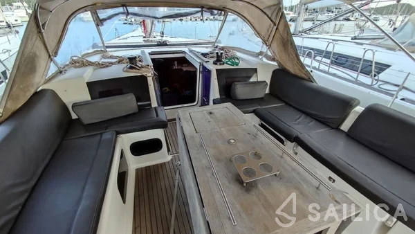 Dufour 520 GL - Yacht Charter Sailica