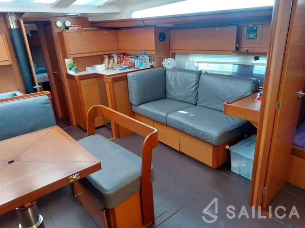 Dufour 520 GL - Yacht Charter Sailica