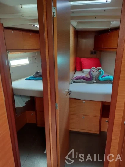 Dufour 520 GL - Yacht Charter Sailica