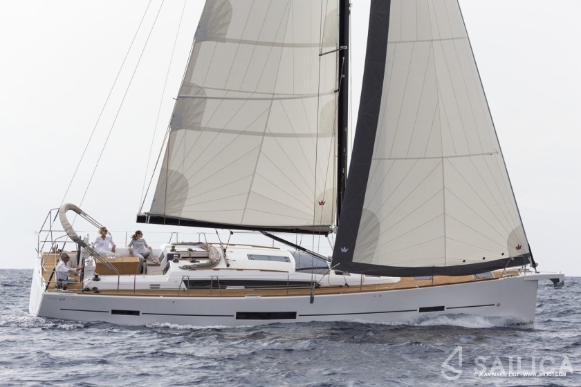 Dufour 520 GL - Yacht Charter Sailica