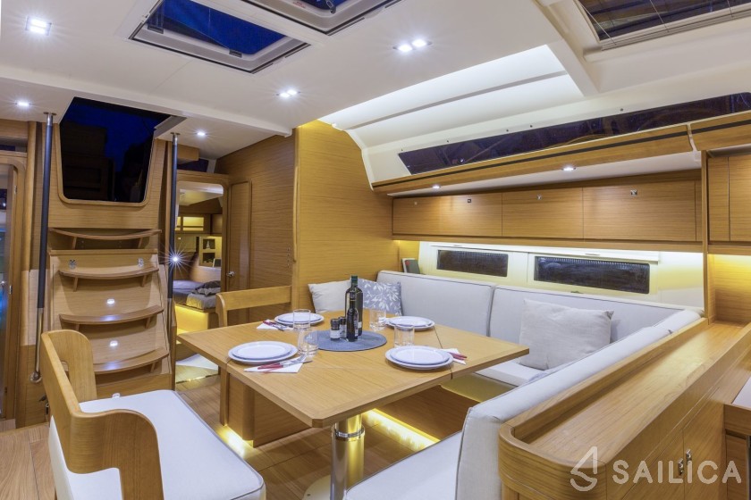Dufour 520 GL - Yacht Charter Sailica