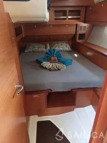 Dufour 520 GL - Yacht Charter Sailica