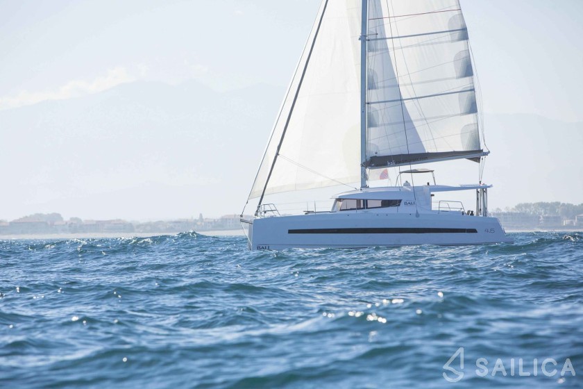 Bali 4.5 - Yacht Charter Sailica