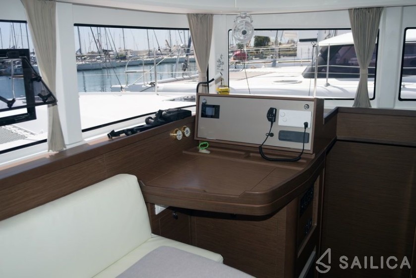 Lagoon 42 - Yacht Charter Sailica