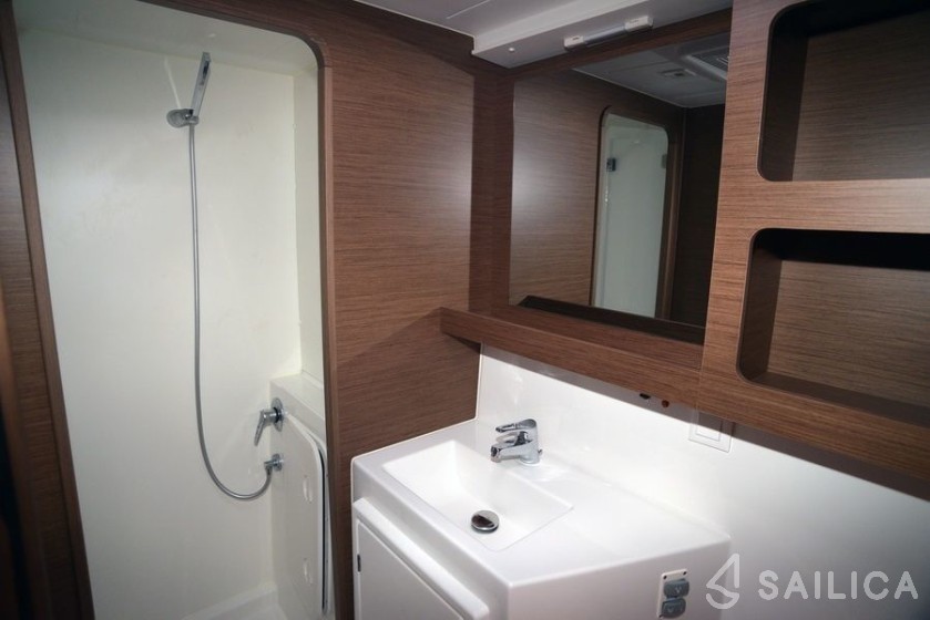 Lagoon 42 - Yacht Charter Sailica