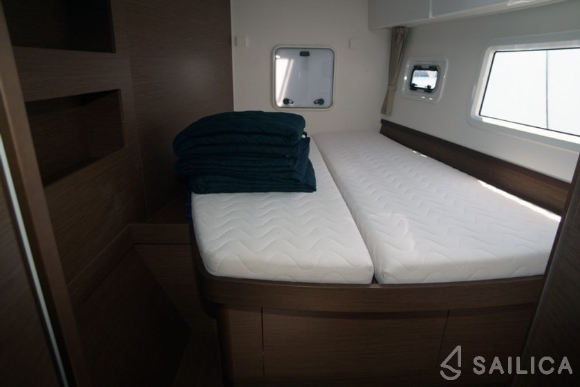 Lagoon 42 - Yacht Charter Sailica