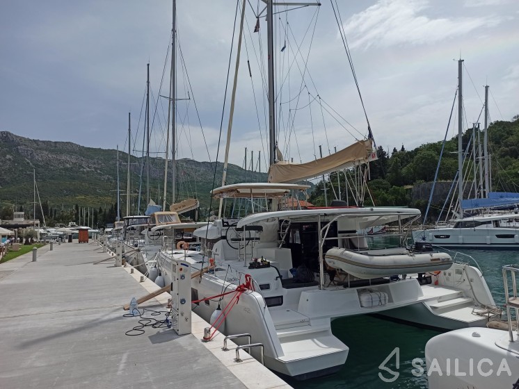 Lagoon 42 - Yacht Charter Sailica