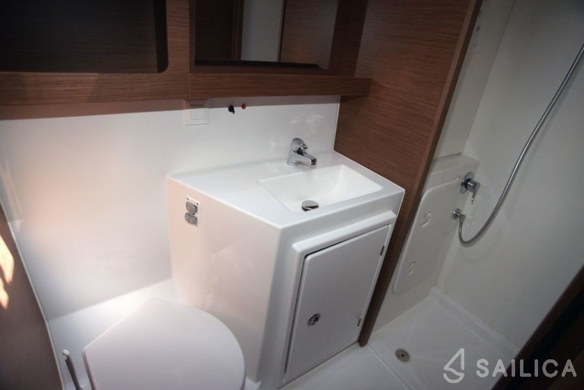 Lagoon 42 - Yacht Charter Sailica