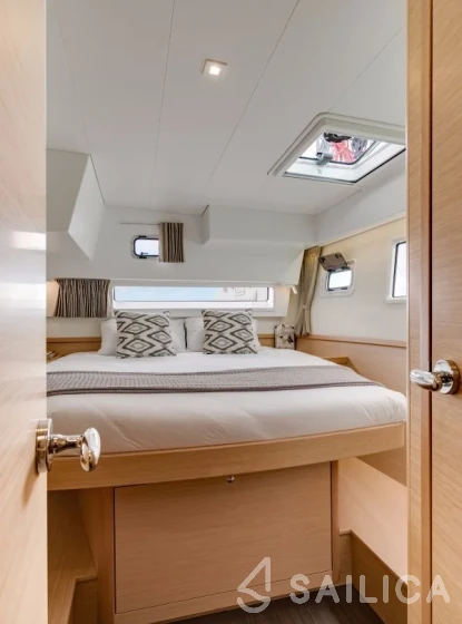 Lagoon 42 - Yacht Charter Sailica