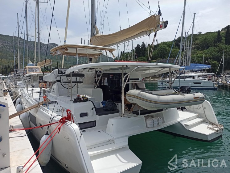 Lagoon 42 - Yacht Charter Sailica