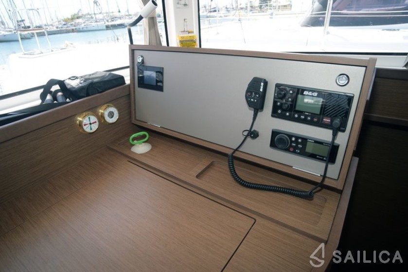 Lagoon 42 - Yacht Charter Sailica