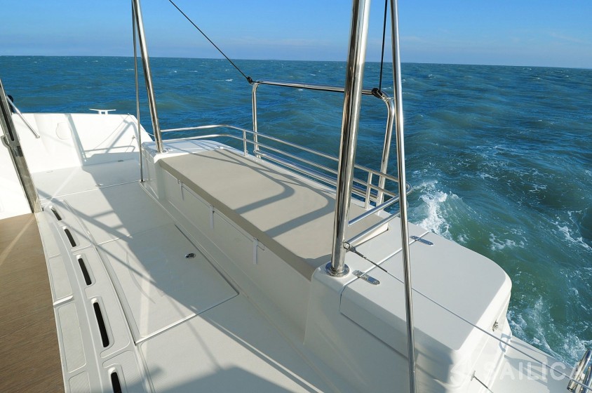Bali 4.1 - Yacht Charter Sailica