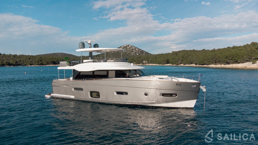 Azimut Magellano 66 - Yacht Charter Sailica