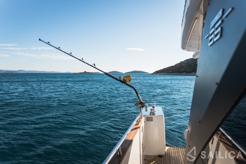 Azimut Magellano 66 - Yacht Charter Sailica