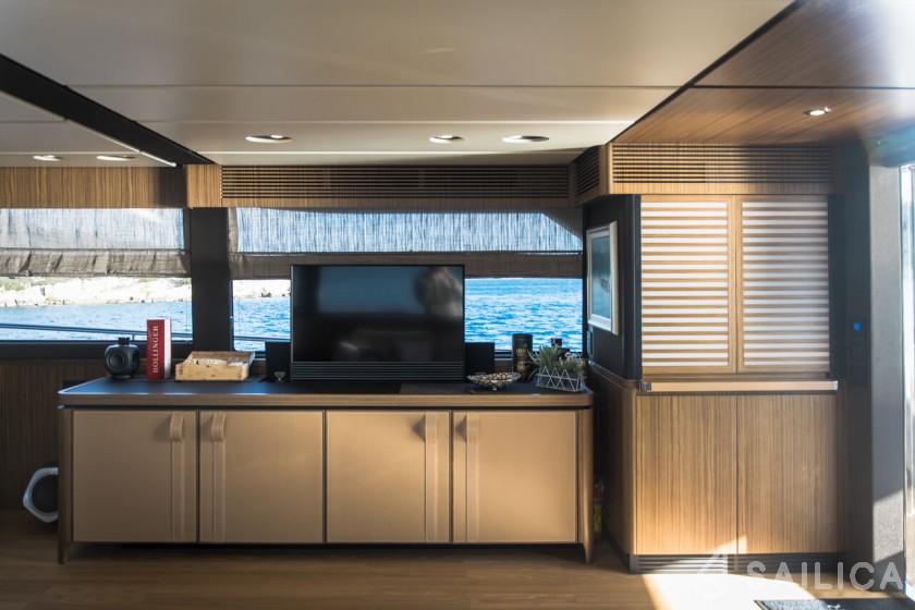 Azimut Magellano 66 - Yacht Charter Sailica