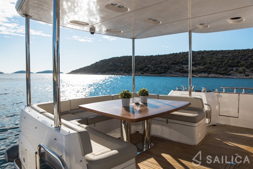 Azimut Magellano 66 - Yacht Charter Sailica