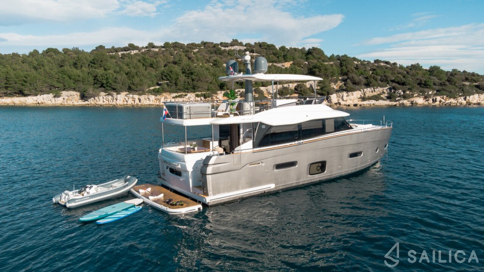 Azimut Magellano 66 - Yacht Charter Sailica