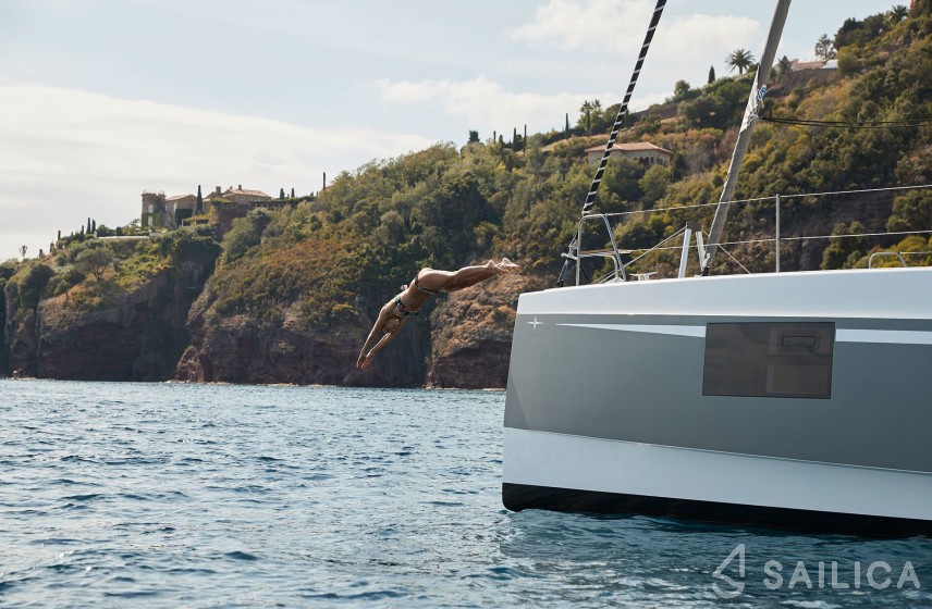 Nautitech 40 open NEW - 4 + 2 cab. - Yacht Charter Sailica