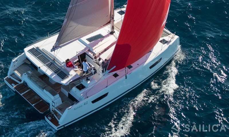 Astréa 42 - Yacht Charter Sailica