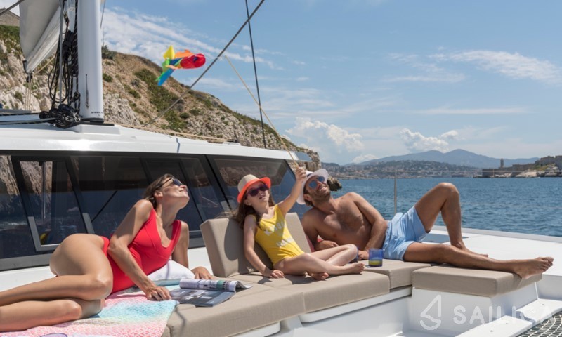 Astréa 42 - Yacht Charter Sailica