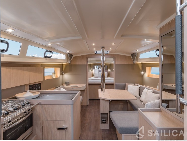 Oceanis 41.1 - Yacht Charter Sailica