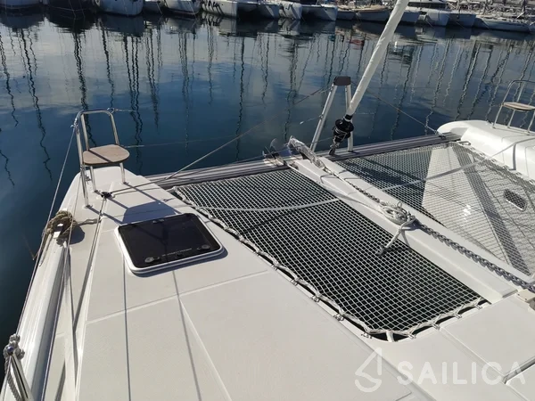 Lagoon 42 - Yacht Charter Sailica