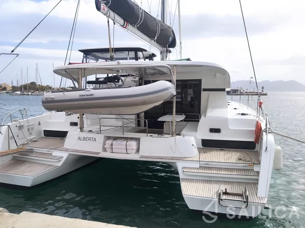 Lagoon 42 - Yacht Charter Sailica
