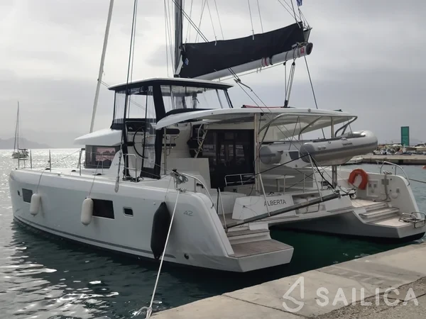 Lagoon 42 - Yacht Charter Sailica