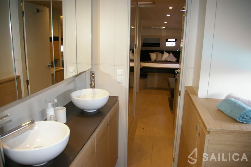 Bali 4.5 - Yacht Charter Sailica