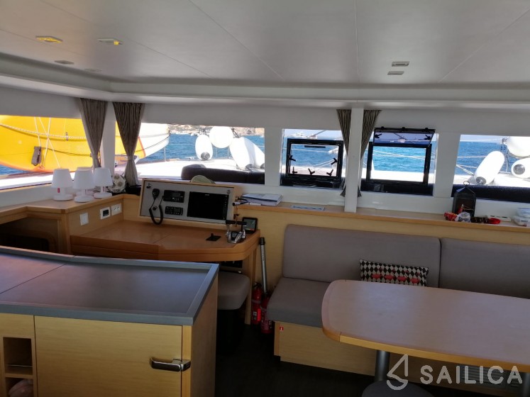 Lagoon 450  Flybridge - Yacht Charter Sailica