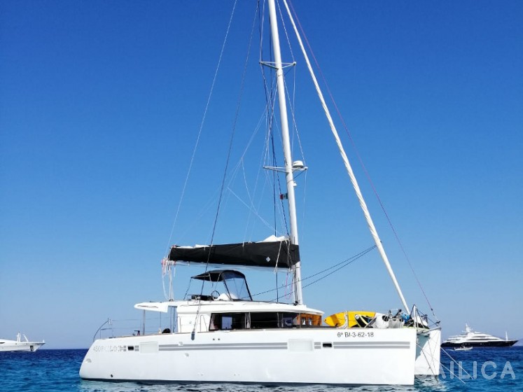 Lagoon 450  Flybridge - Yacht Charter Sailica
